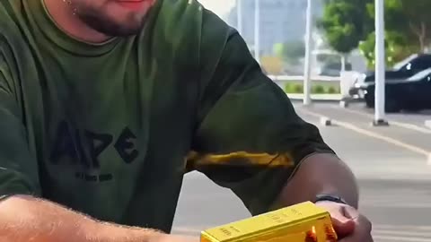 Can you guess how much gold this guy have ?