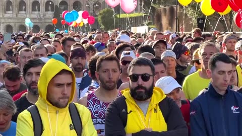 Rome marathon runners pause in silence for Pope Francis at start line