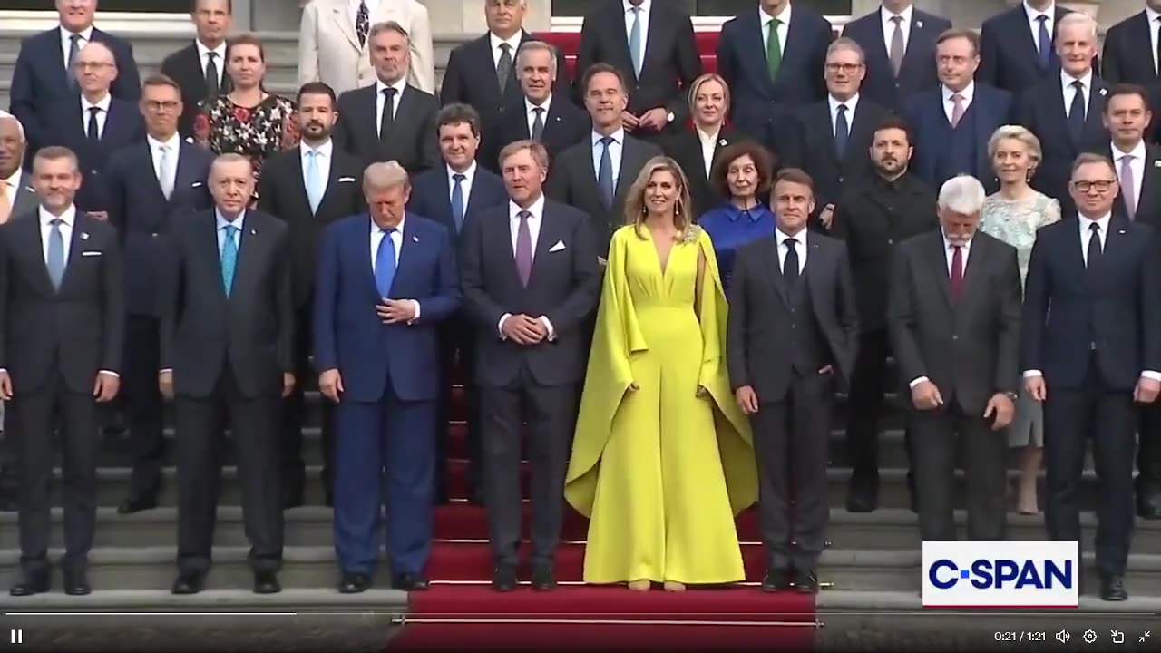 🚨 Zelenskyy được phát hiện mặc SUIT