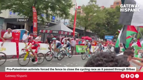 Pro-Palestinian activists forced the fence to close the cycling race as it passed through Bilbao