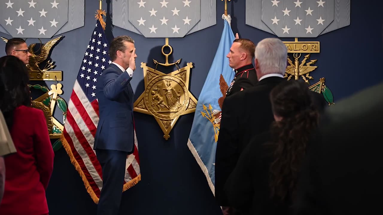 ⚡ SecDef swears in American Hero Dakota Meyer as he re-enlists in USMC