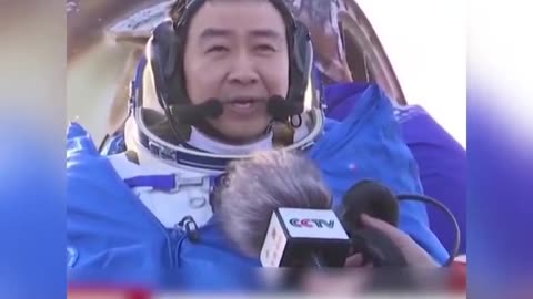 Tre astronautët kinezë të mbetur në hapësirë janë rikthyer në Tokë