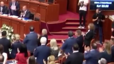 Berisha nxjerr VIDEO-n nga Kuvendi i Shqipërisë 2025: Parti Enver, jemi gati kurdoherë