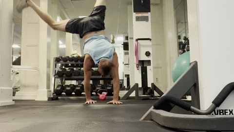 Day 5 – One Arm Handstand Journey | 1 Finger Assistance Attempt