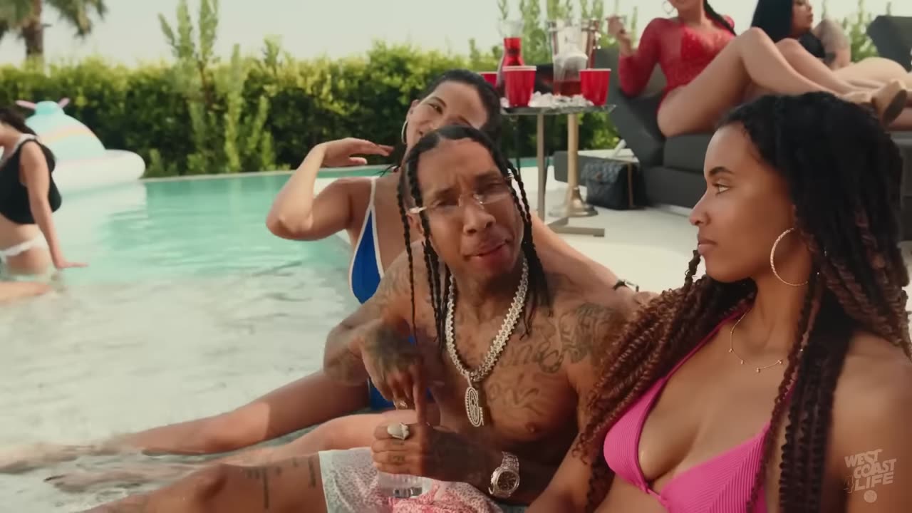 Snoop Dogg & Wiz Khalifa - Money ft. Tyga (Explicit Video)