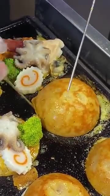 The Best Octopus Takoyaki Street Food in Tokyo | Crispy Outside, Melty Inside