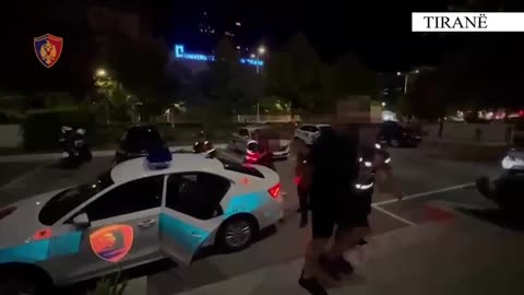 Lëvizte me pistoletë me fishek në fole, arrestohet 30-vjeçari i dënuar më parë dhe shoku i tij