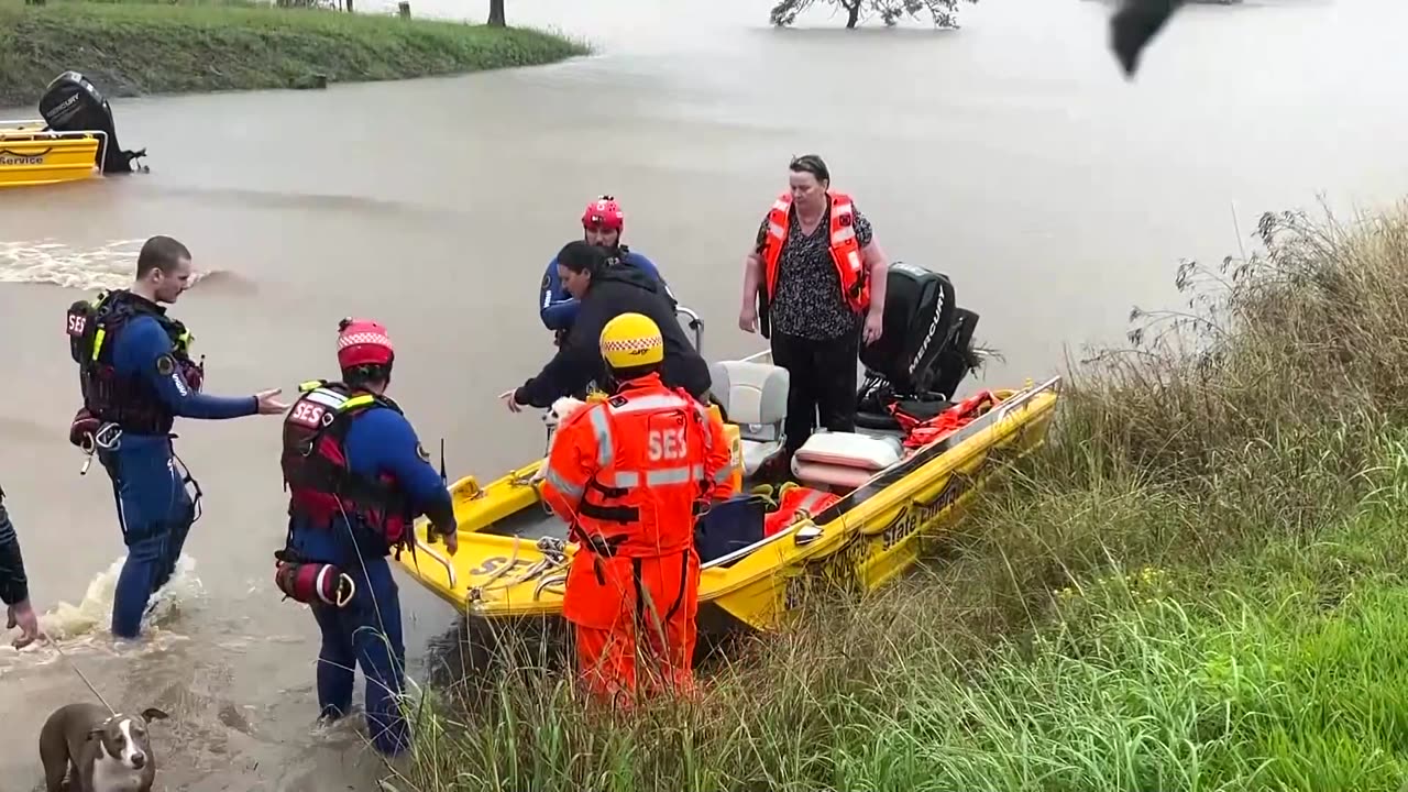 Flash floods cut off Australian towns, prompting rescues