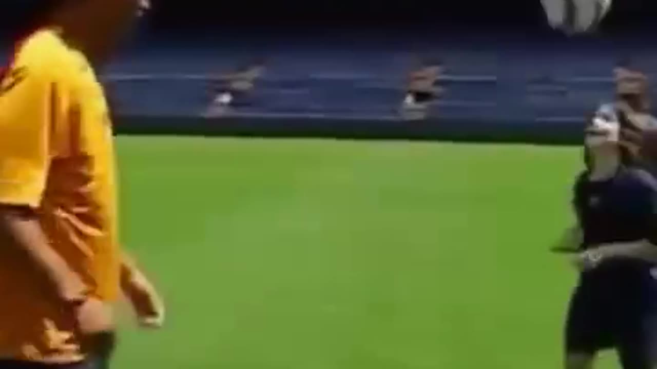 When Ronaldinho train young Messi