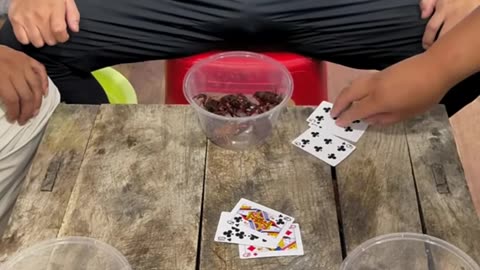 New way to play poker Crayfish abdominal massage!