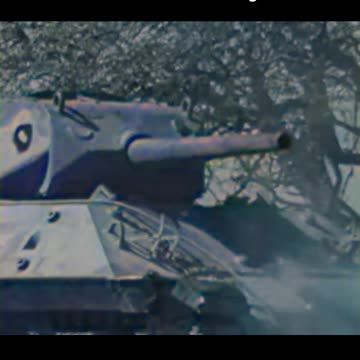 M10 tank crew at work 🎯 WWII training session 🎥 #Colourized