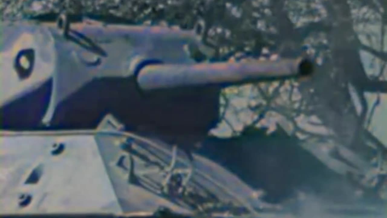 M10 tank crew at work 🎯 WWII training session 🎥 #Colourized