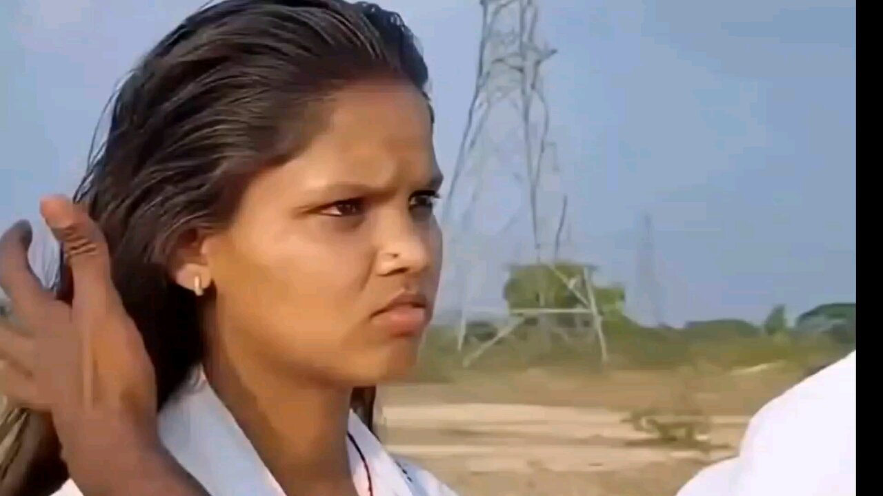 لڑکی میں زور سے تھپڑ مار دیا