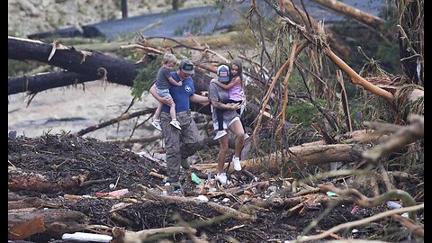 Amazing Rescue of Woman in Tree, Stunning Video Shows Just How Fast TX Flood Waters Rose