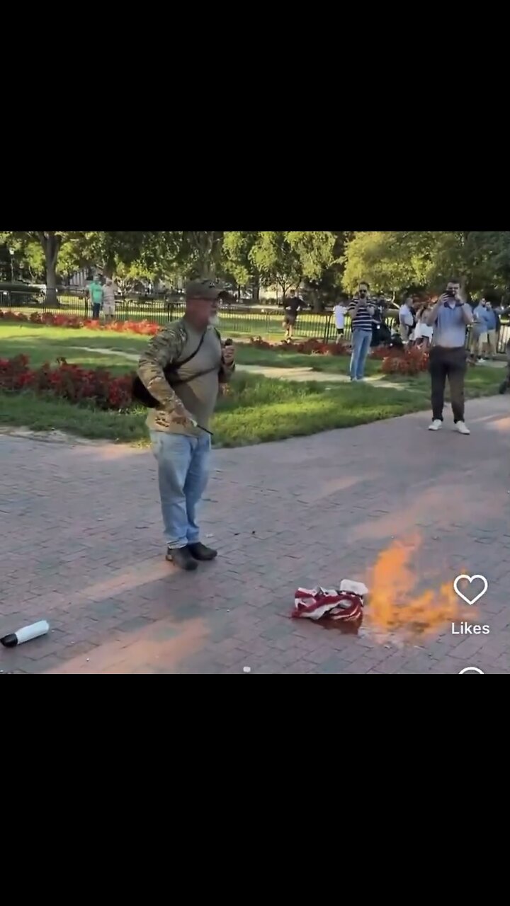 LEFTIST MILITARY VETERAN BURN AMERICA FLAG🔥🇺🇸🔥🙎‍♂️🤳📸OUTSIDE WHITE HOUSE🏛️🔥🇺🇸🪖💫