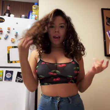 look at her eyes😍🤗