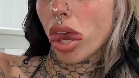Woman gets a Tongue split - This is wild💀