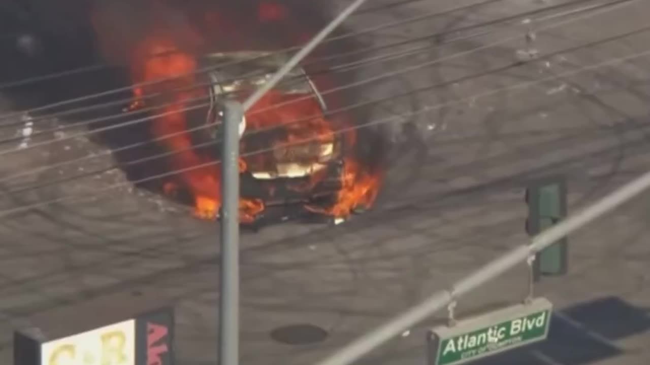 Mexican and Antifa Terrorists BURN Cars, L.A.