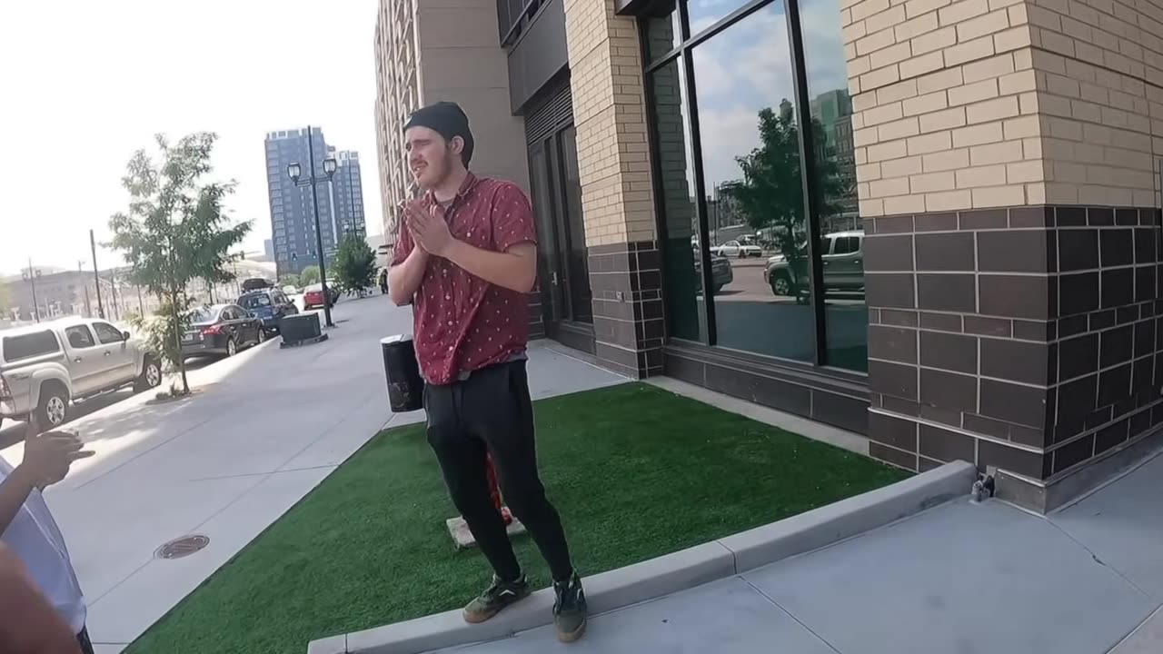 man says he doesn't remember talking to 3 young girls