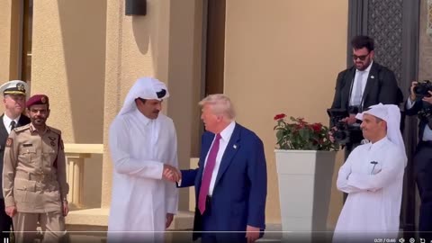 Tổng thống Trump cảm ơn Tiểu vương Qatar khi họ xem một cầu vượt trước khi POTUS khởi hành...