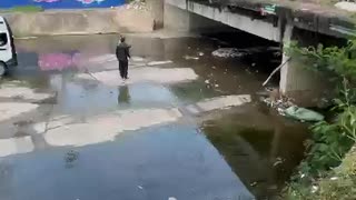 Carro se cayó en caño de Cartagena