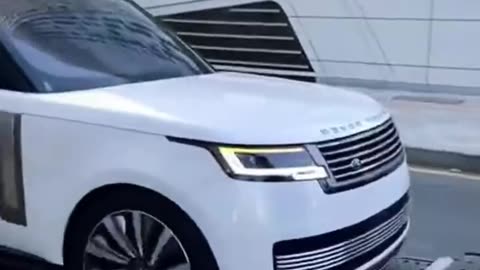 Unmissable Action! Land Rover Loading from Enclosed Trailer