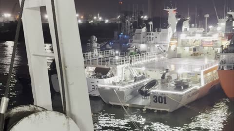 Braving the Waves: A Ship’s Journey Through the Stormy Sea