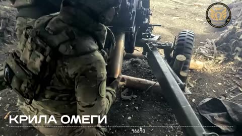 Deadly Accurate Fire from Ukrainian Field Gun Sends Rounds into Russian Trench