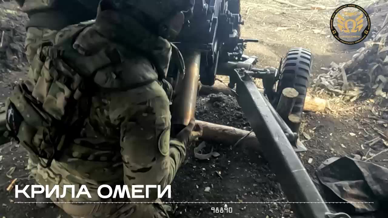 Deadly Accurate Fire from Ukrainian Field Gun Sends Rounds into Russian Trench