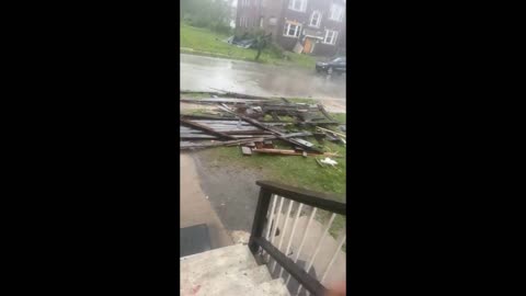 Large tornado touchdown in St. Louis