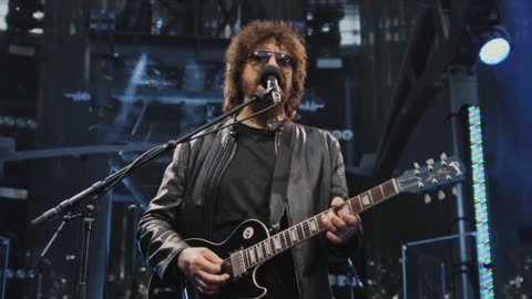 Standin' in the Rain (Electric Light Orchestra song) - Jeff Lynne (live)