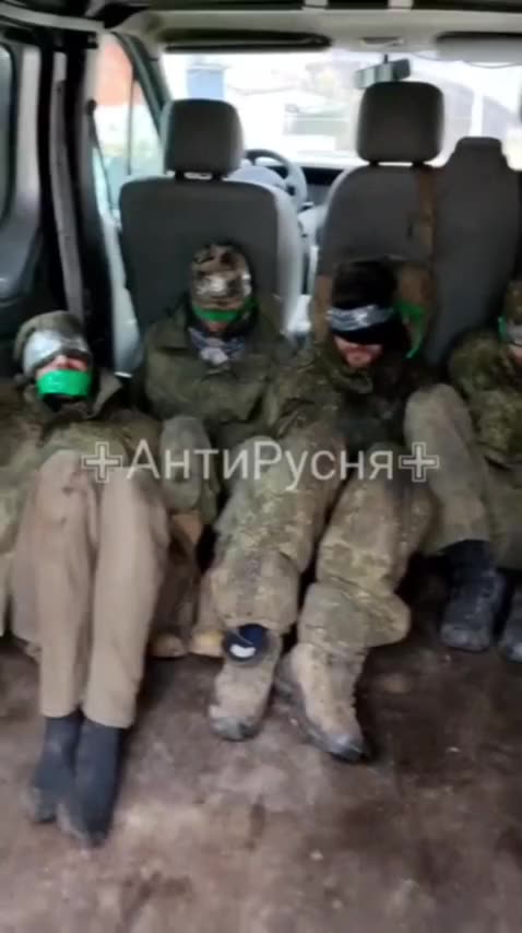 Another 4 Russian Soldiers Approach Ukrainian Lines and Surrender