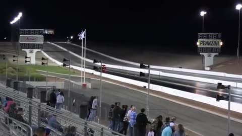 Hellcat vs Z06 Corvette - drag racing