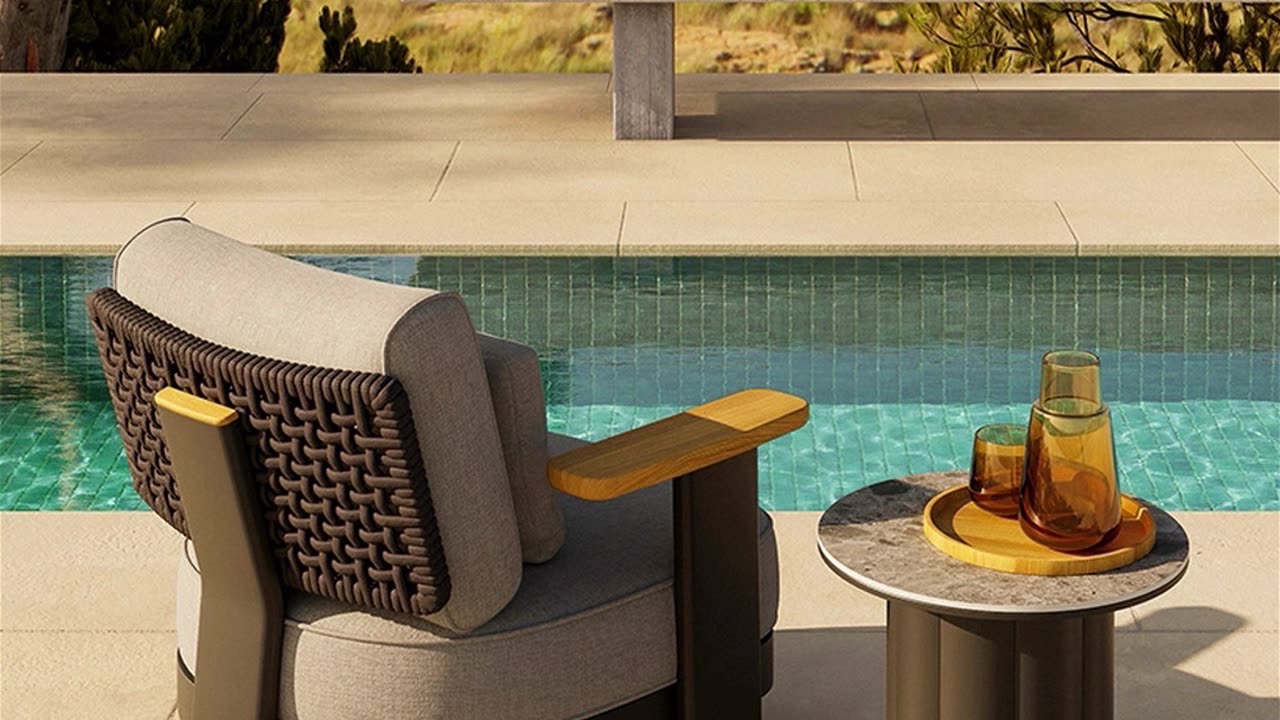 🪑Seasons change, but your outdoor space stays perfect.🛋