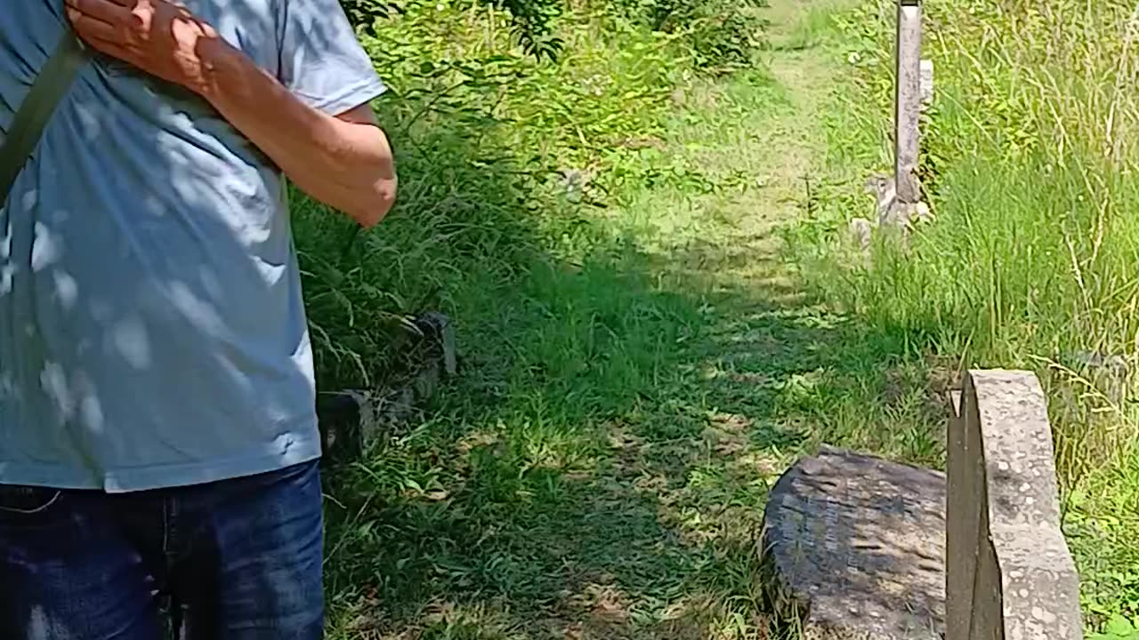 My murder victim with cops on fone , reporting murder as I do it