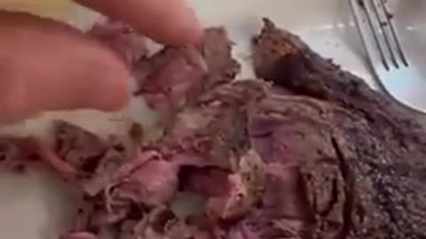 Transglutaminase, or ＂meat glue＂ being served for high prices in restaurants.