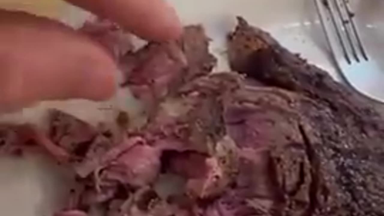 Transglutaminase, or ＂meat glue＂ being served for high prices in restaurants.