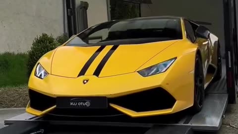 Get Ready for a Show: Lamborghini Unloading! 🚗 | Enclosed Car Shipping