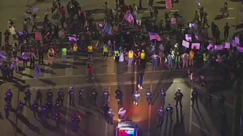 🚨Dallas PD is now in a Stands Off with Anti Deportation Protesters