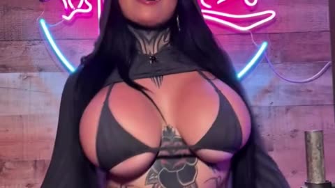 💯 Beautiful Thicc Big Tiddie Tattood Babe 🔥