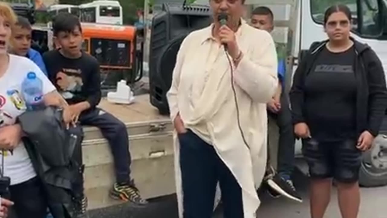 Протест на жителите на незаконните постройки в "Захарна фабрика"