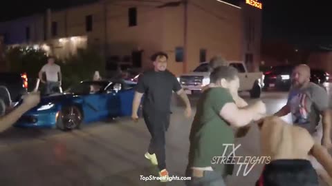 Just Another Day in Texas: Wild Fight Erupts on 7th Street in Fort Worth!