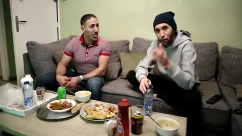 Zakaria bij younes ouaali thuis