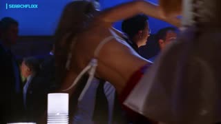 Lois & Clark go undercover at a strip club 😆