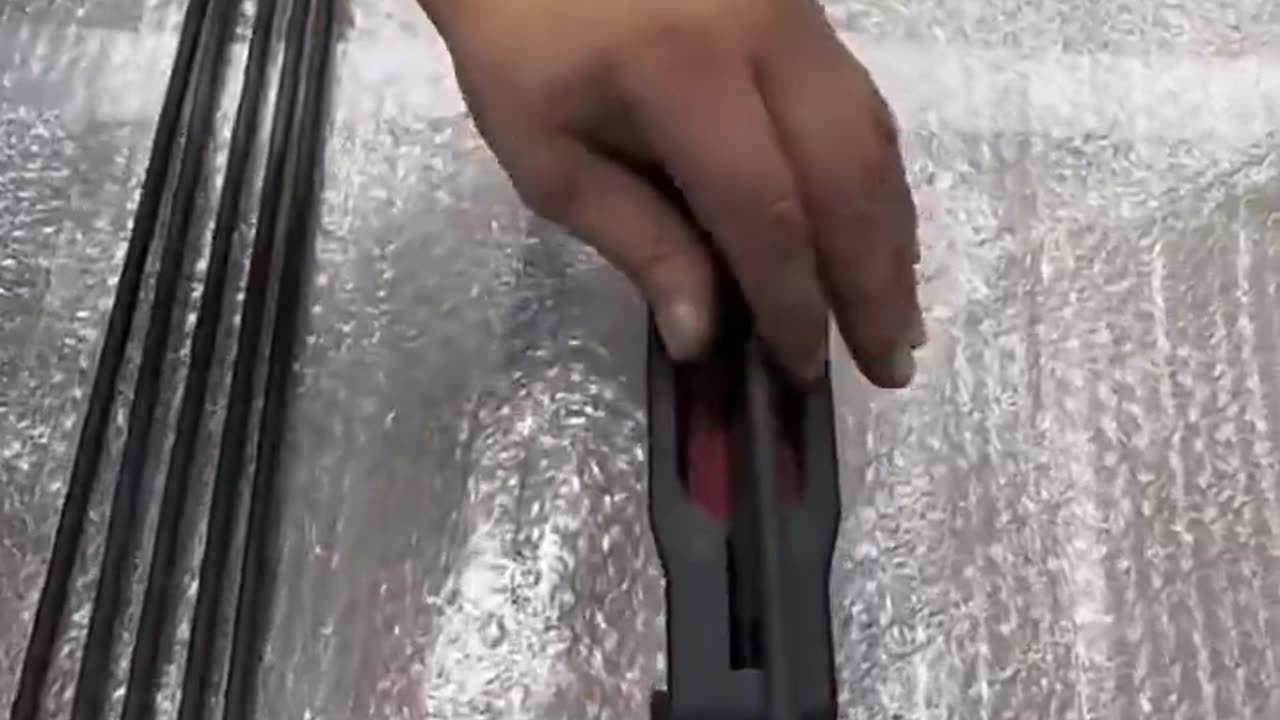Compound bow with 6-arrow magazine