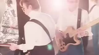 A Flock Of Seagulls - I Ran (So Far Away)
