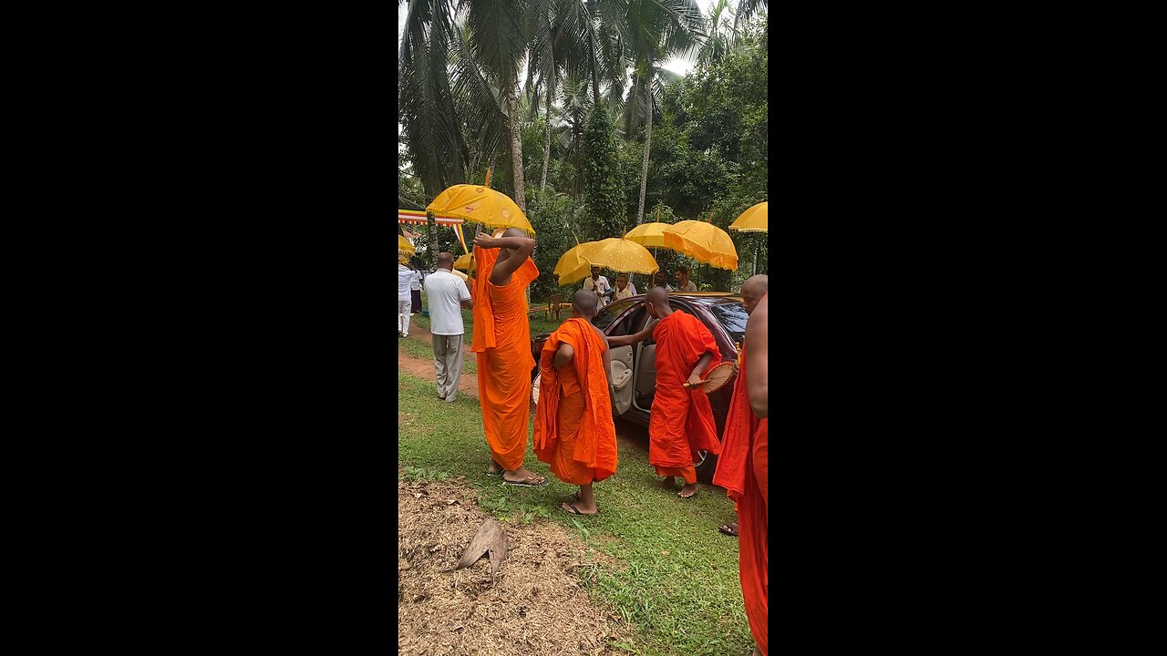 Alms giving srilanka