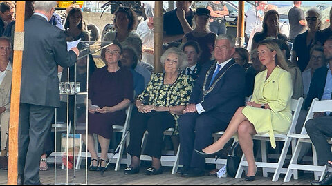 Prinses Beatrix onthult maandag 2 sept 2024 beeldengroep koningin Juliana op de Koekamp in Den Haag
