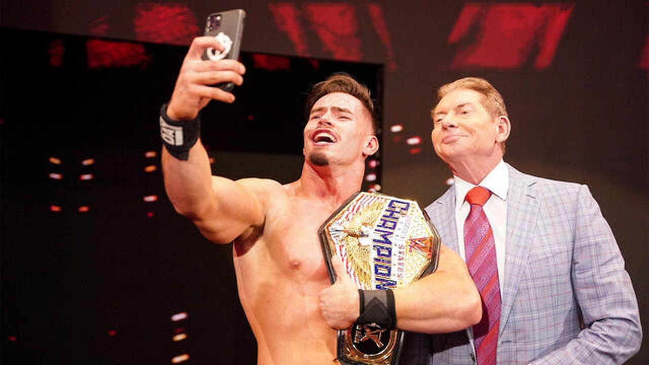 Mr. McMahon joins Theory for selfie coronation: Raw, April 18, 2022 @wwefree