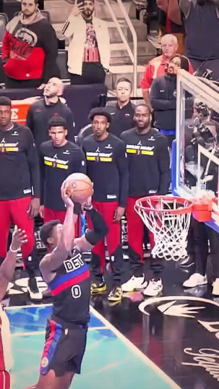 Perfectly Executed Out-of-Bounds Play 🙌